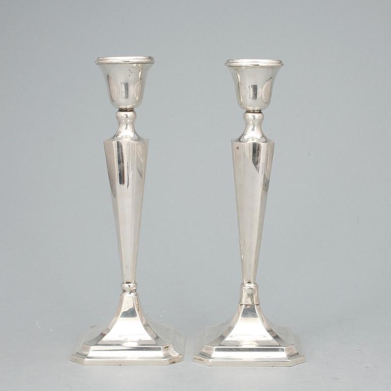 LJUSSTAKAR, ett par, silver, van Kempen, Nederländerna, 1925.
