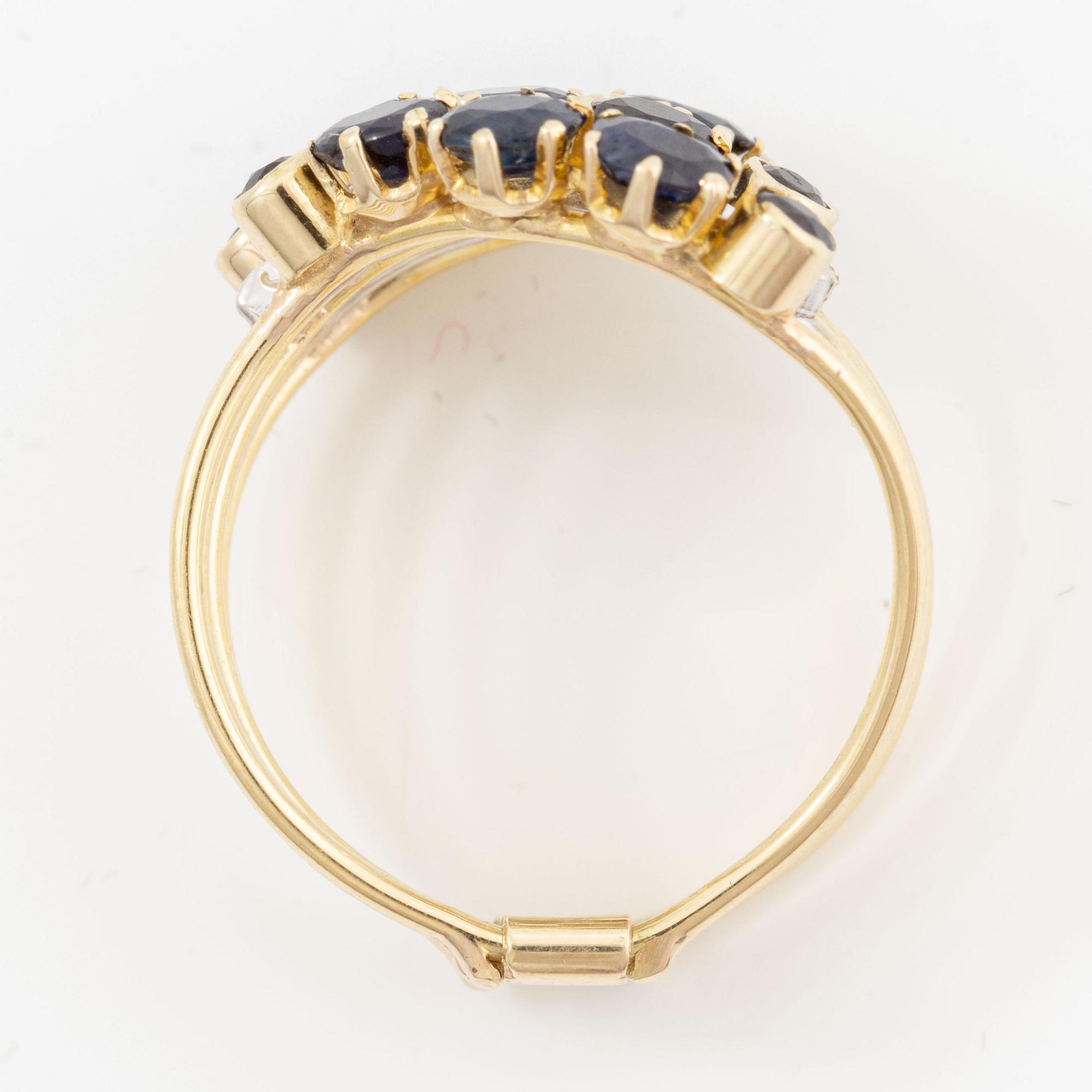 Ring 14K gold with sapphires and diamonds.