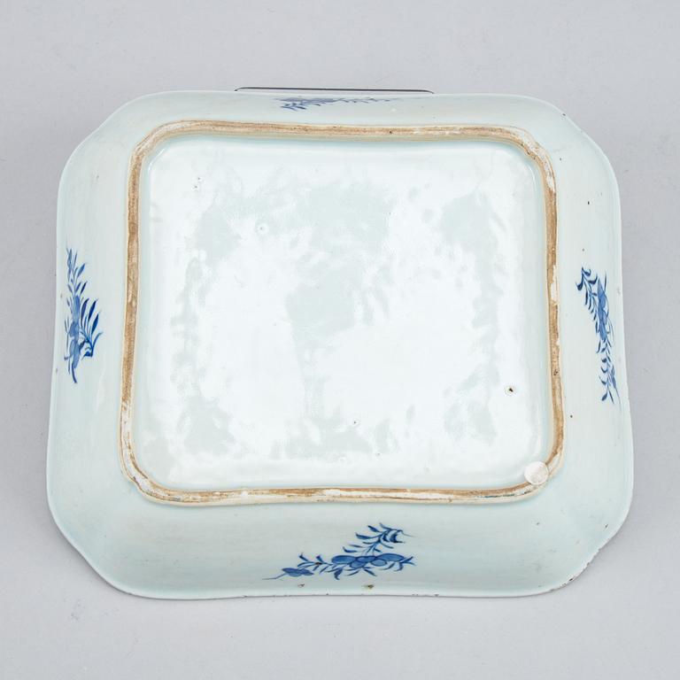 A blue and white vegetable tureen with cover and a butter tureen with cover, Qingdynasty, 19th Century.
