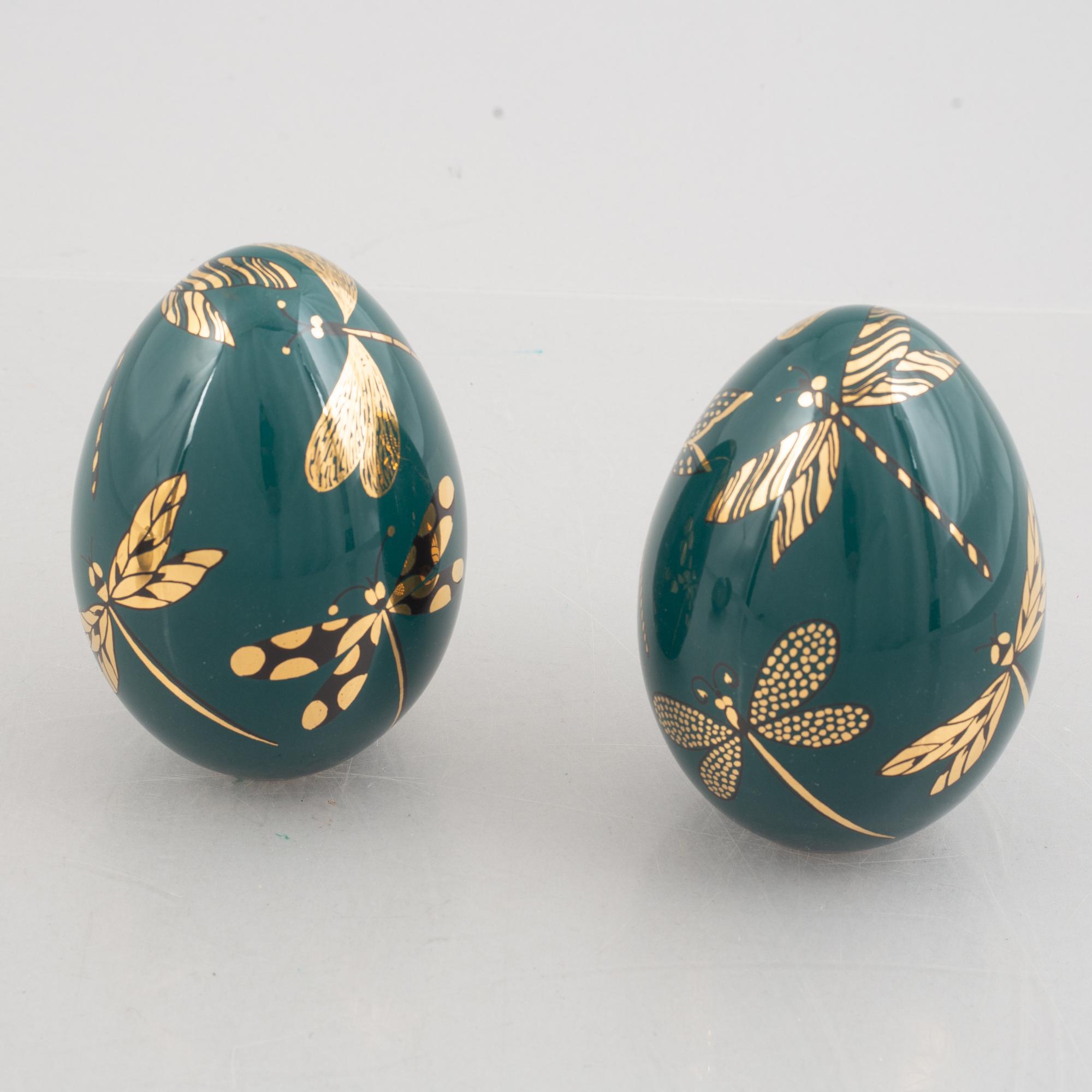 Oiva Toikka, two eggs, Iittala, and Gunvor Olin-Grönqvist, to eggs, Arabia, Finland.