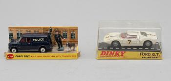 LEKSAKSBILAR, 32 st, bl a Tecno o Dinky Toys, 1900-talets mitt.