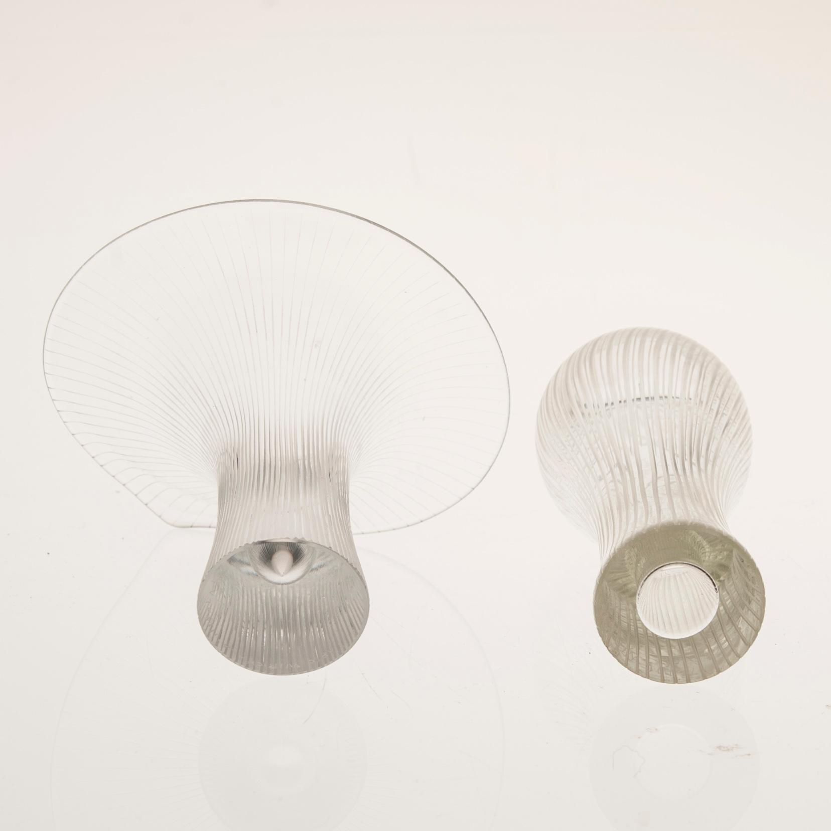 VAS, 2 st, glas, "Kantarell" och "Fölfot", signerad Tapio Wirkkala, Iittala. 1900-talets mitt.