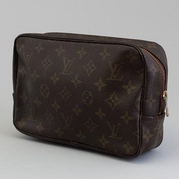 a LOUIS VUITTON "Trousse Toilette 23 toilet bag.