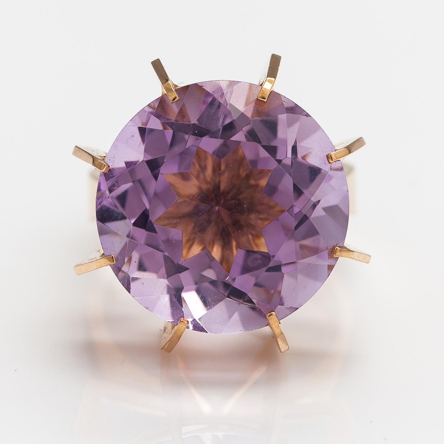 Elis Kauppi, A 14K gold and amethyst ring. Kupittaan kulta, Turku.