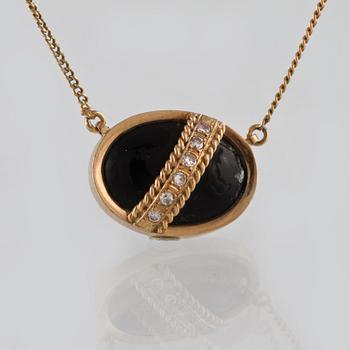 COLLIER, förgyllt, onyx samt diamanter. Vikt 5,6 gram.