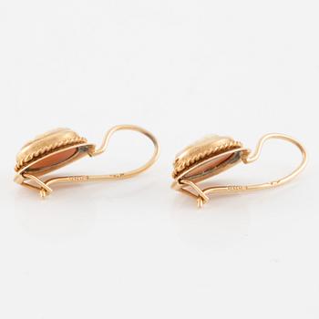 Örhängen och brosch/hänge, 14K guld med snäckskalscamé.