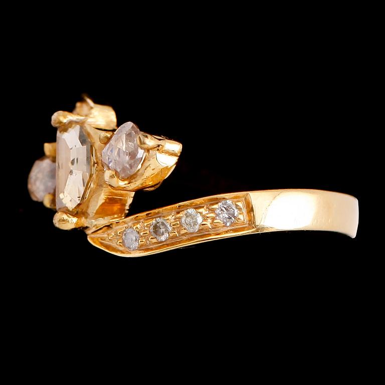 RING, 8 k guld, diamanter tot 1.08 ct.