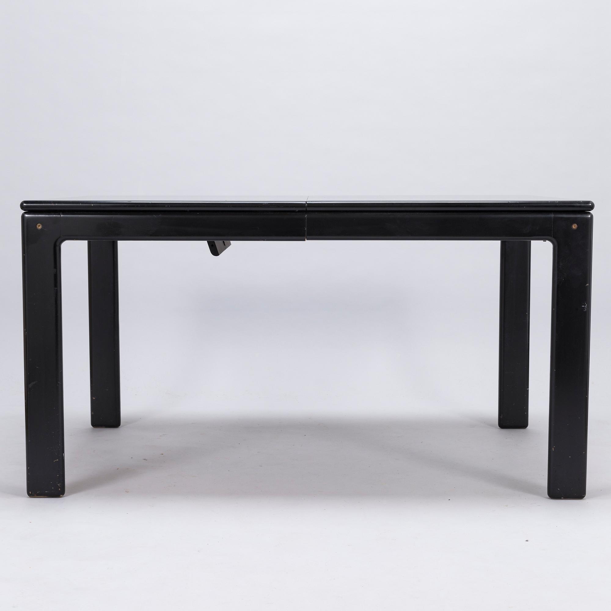 EERO AARNIO, A dinner table and four chairs "Flamingo" for Asko.