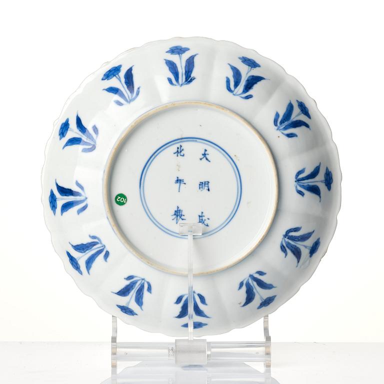 Fat, porslin. Qingdynastin, Kangxi (1662-1722).