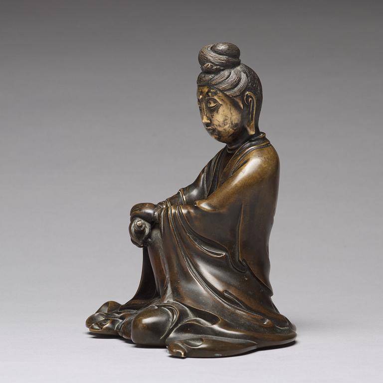 A bronze sculpture of a seated guanyin, 19th Century.