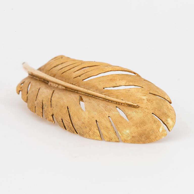18K gold feather brooch.