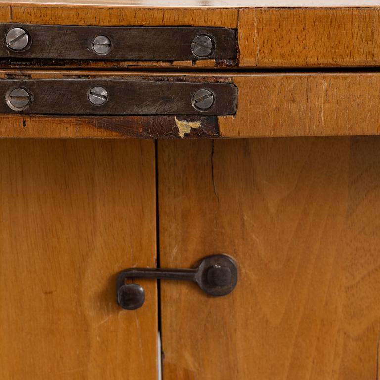 Game table, 19th century.