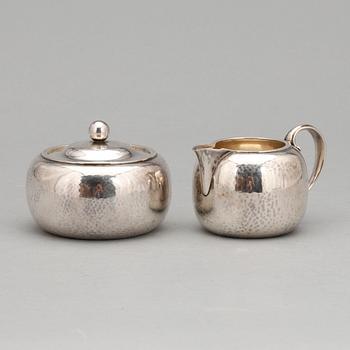 GRÄDDKANNA SAMT SOCKERSKÅL, sterlingsilver, design Harald Nielsen, Georg Jensen, 1933-44. Tot ca 242 gram.