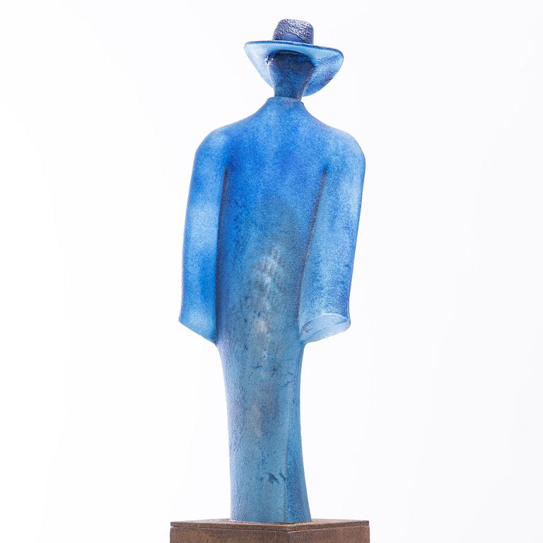 Kjell Engman, skulptur, glas, "Man in trenchcoat", unik, Kosta Boda, signerad.