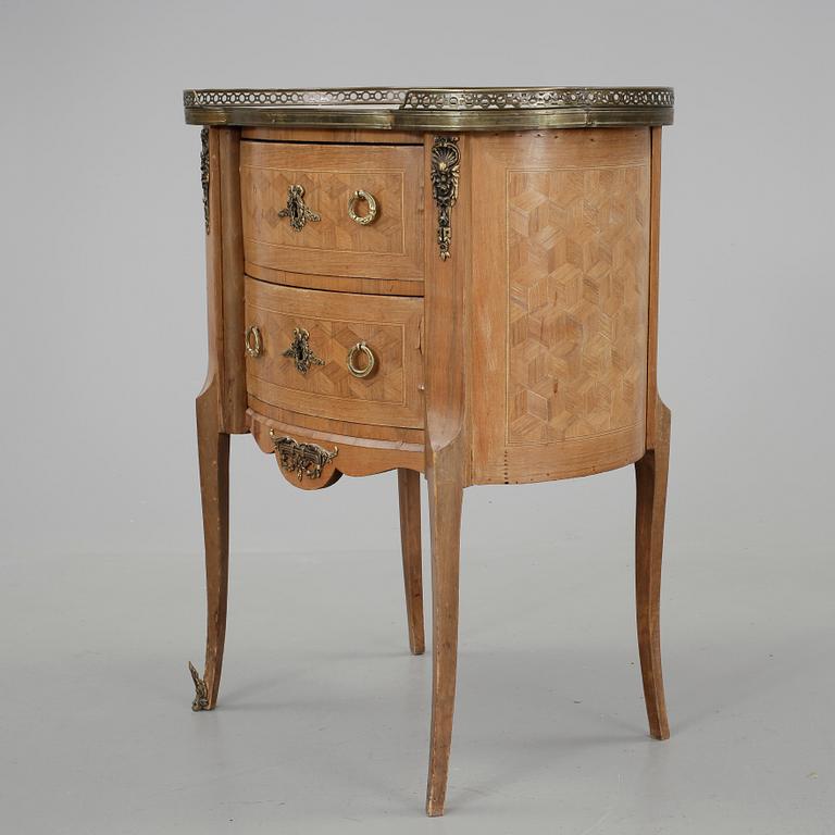 BYRÅ, Louis XVI-stil, 1900-tal.