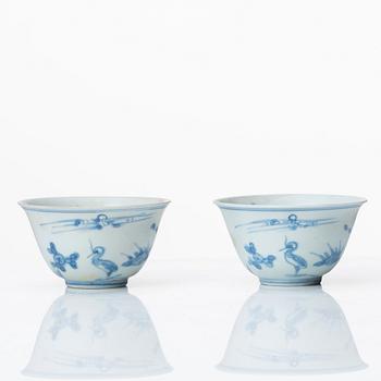 A pair of blue and white cups, Ming dynasty (1368-1644).