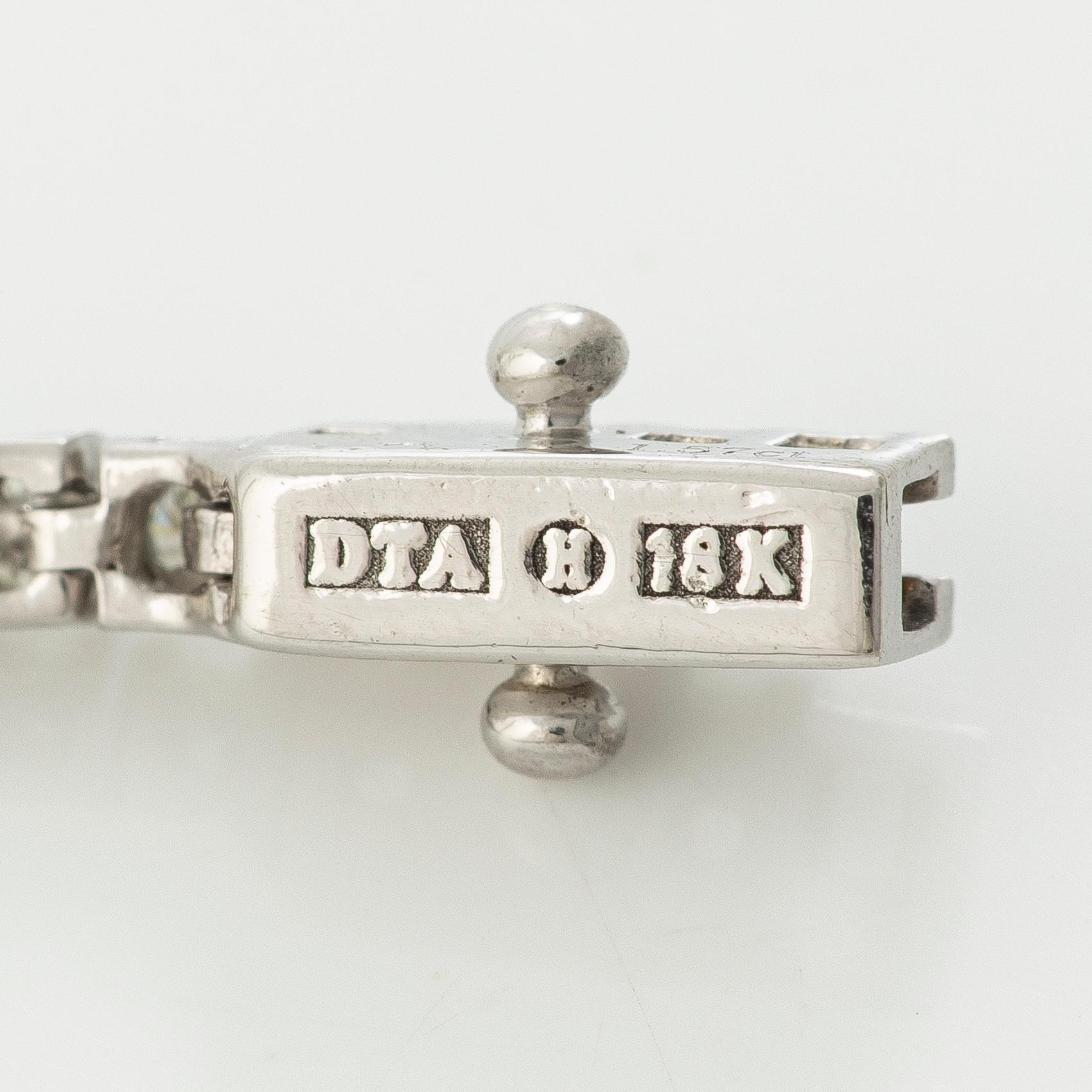 Tennisamband, 18K vitguld med briljantslipade diamanter.