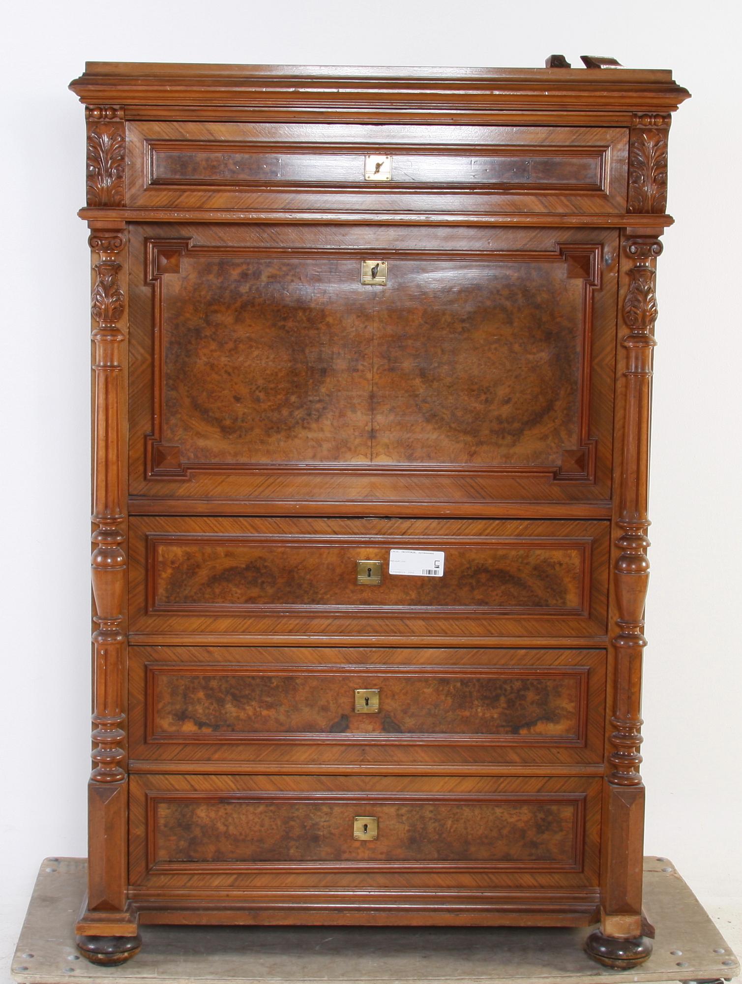 CHIFFONJE. Nyrenässans 1800-talets andra hälft.