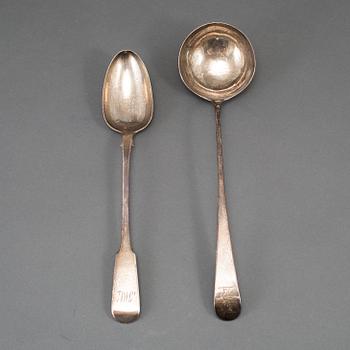 Charles Shipway, ragusked, silver, London 1832 och John Lambe, soppslev, silver, London 1782.