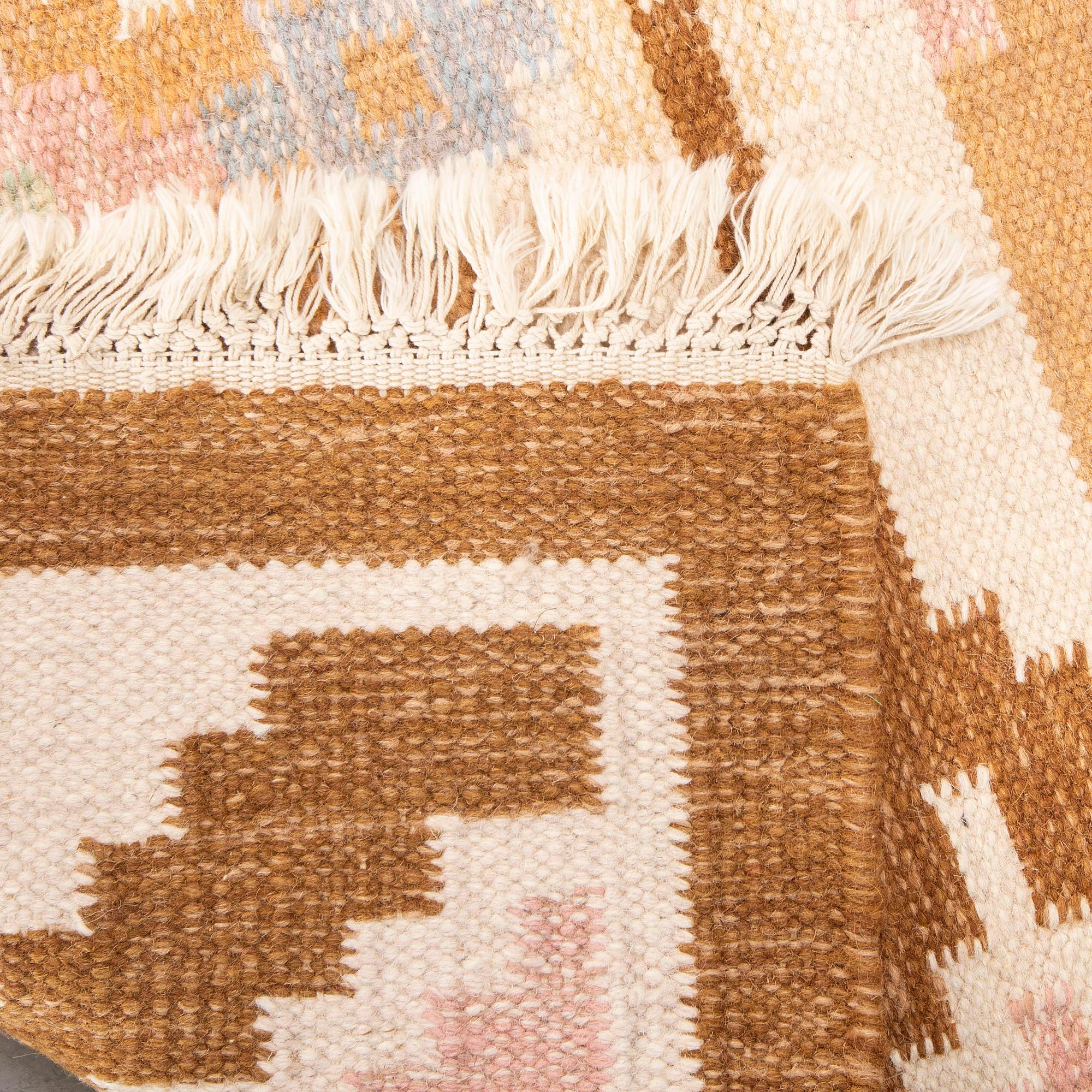 A flat weave carpet signed ILS, Alestalon Mattokutomo, Kauhava, Finland. ca 197x139 cm.