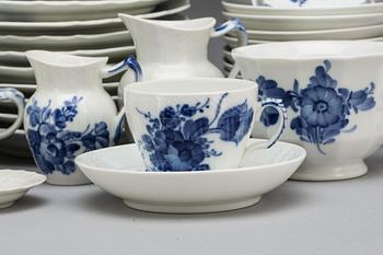 KAFFESERVIS, 47 delar, porslin, "Blå blomst", Kunglig Dansk.