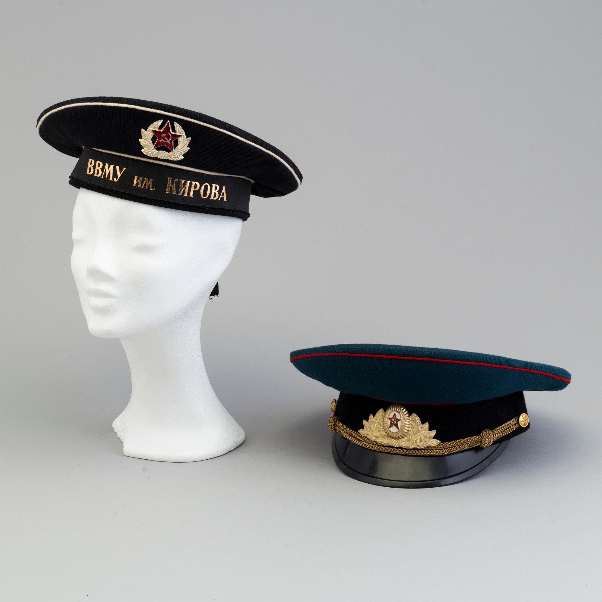 UNIFORMSMÖSSOR, 7 st, Sverige och Sovjetunionen, 1900-talets andra hälft.