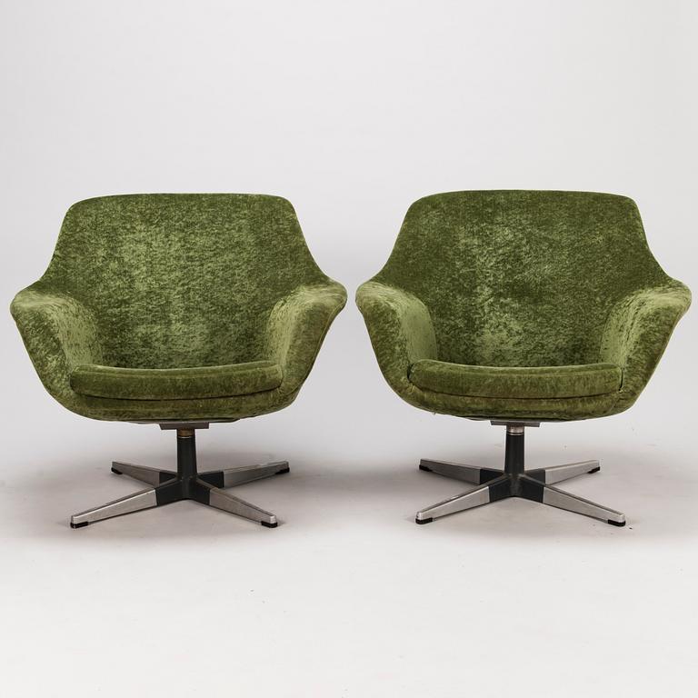 OLLI MANNERMAA, A PAIR OF ARMCHAIRS, "Vista", manufacturer Martela, 1970s.