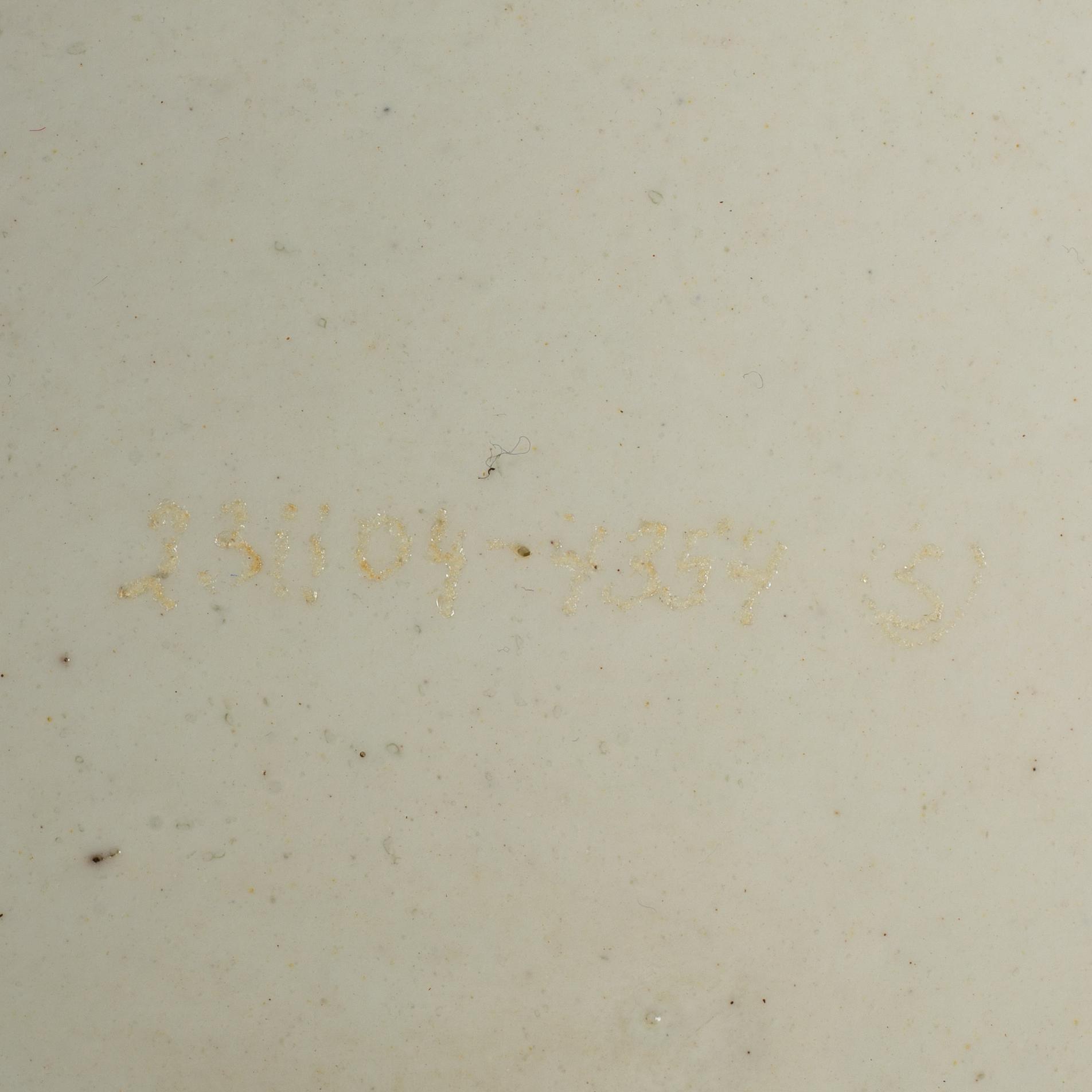 A pair of large serving dishes, unmarked, 19th century.