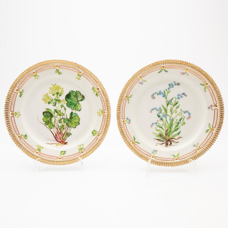 Royal Copenhagen, Plates, six pieces, (Hausmålerai), 1950s.