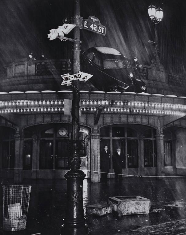Weegee, "Accident on upper roadway of Grand Central Terminal, New York", 1944.