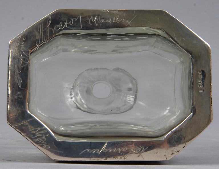 KARAFF, glas med silverfattning, importstämpel. 1900-talets första del.