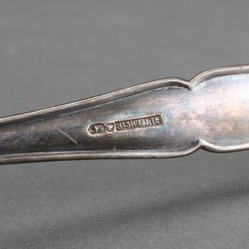 BESTICKSERVIS, 158 st, silver, liknande svenska modellen "Viktoria", Kultakeskus Oy, Tavastehus, 1940. Tot vikt ca 3860g.