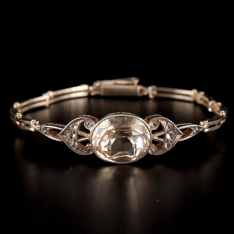 RANNEKORU, kullattua hopeaa, Neuvostoliitto, synteettiset kivet. 1900-luvun alku.