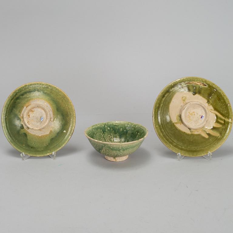 A set of two green glazed dishes, and a bowl, South East Asia 15th/16th Century.