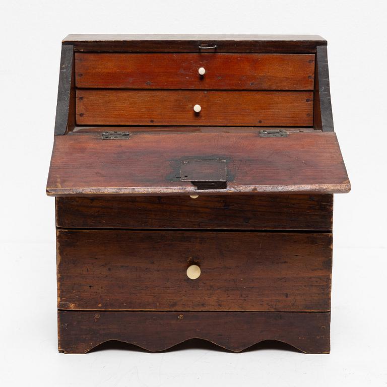 Miniature secretary, Around the year 1900.