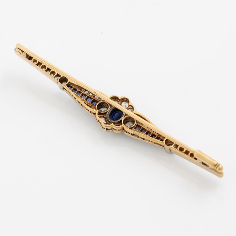 Brooch 18K gold set with octagonal and old-cut diamonds and sapphires.