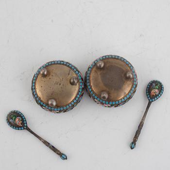 A Pair of Russian Salt Cellars with Spoons, gilt silver and cloisonné enamel, 1896-1908.