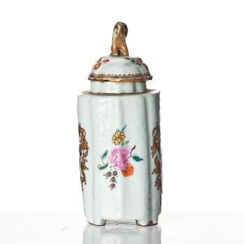 A famille rose armorial tea caddy with cover, Qing dynasty, Qianlong (1736-95).