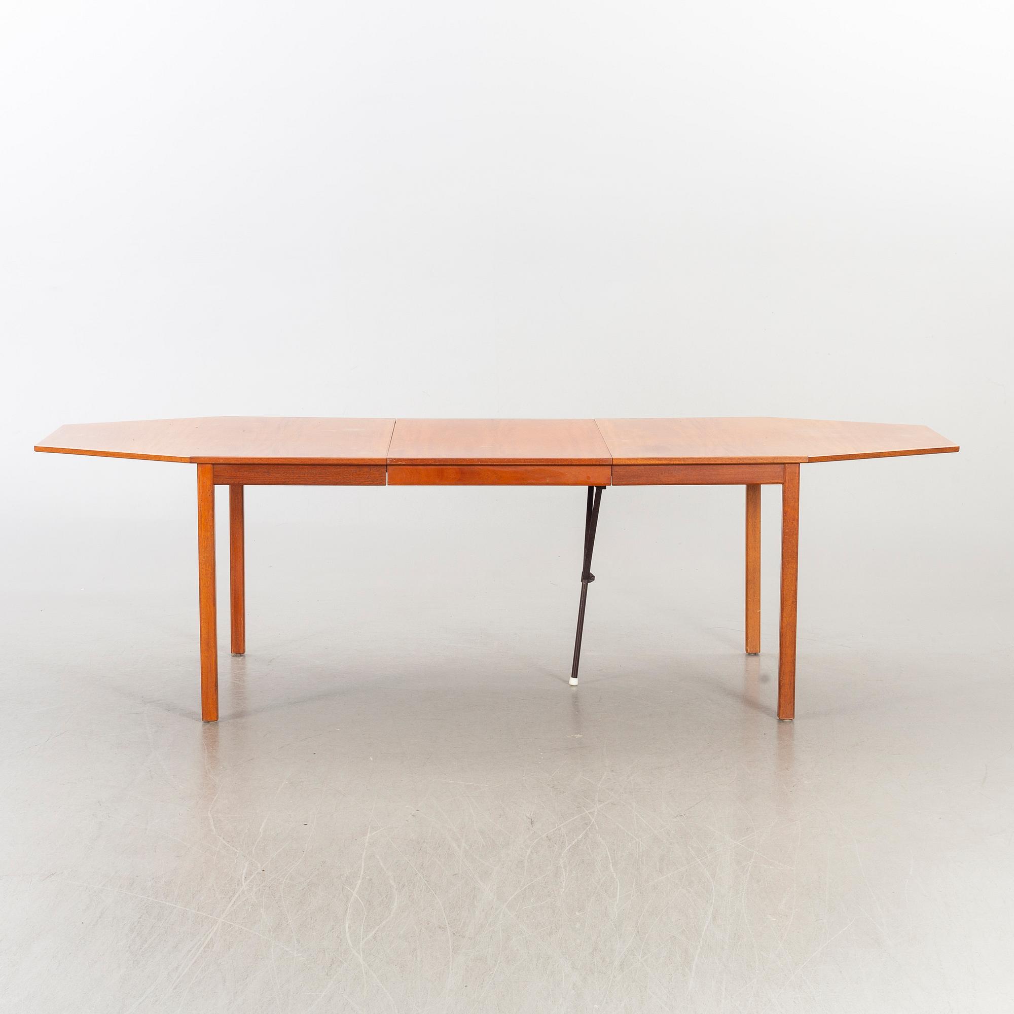 A DINNER TABLE MID 20TH CENTURY.