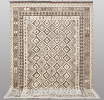 A kelim carpet, 288 x 197 cm.