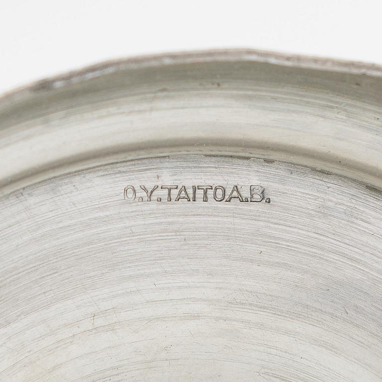 Paavo Tynell, ljusstakar, ett par modell 8025, ljusstake 8022, och skål, Taito, 1920/30-tal.