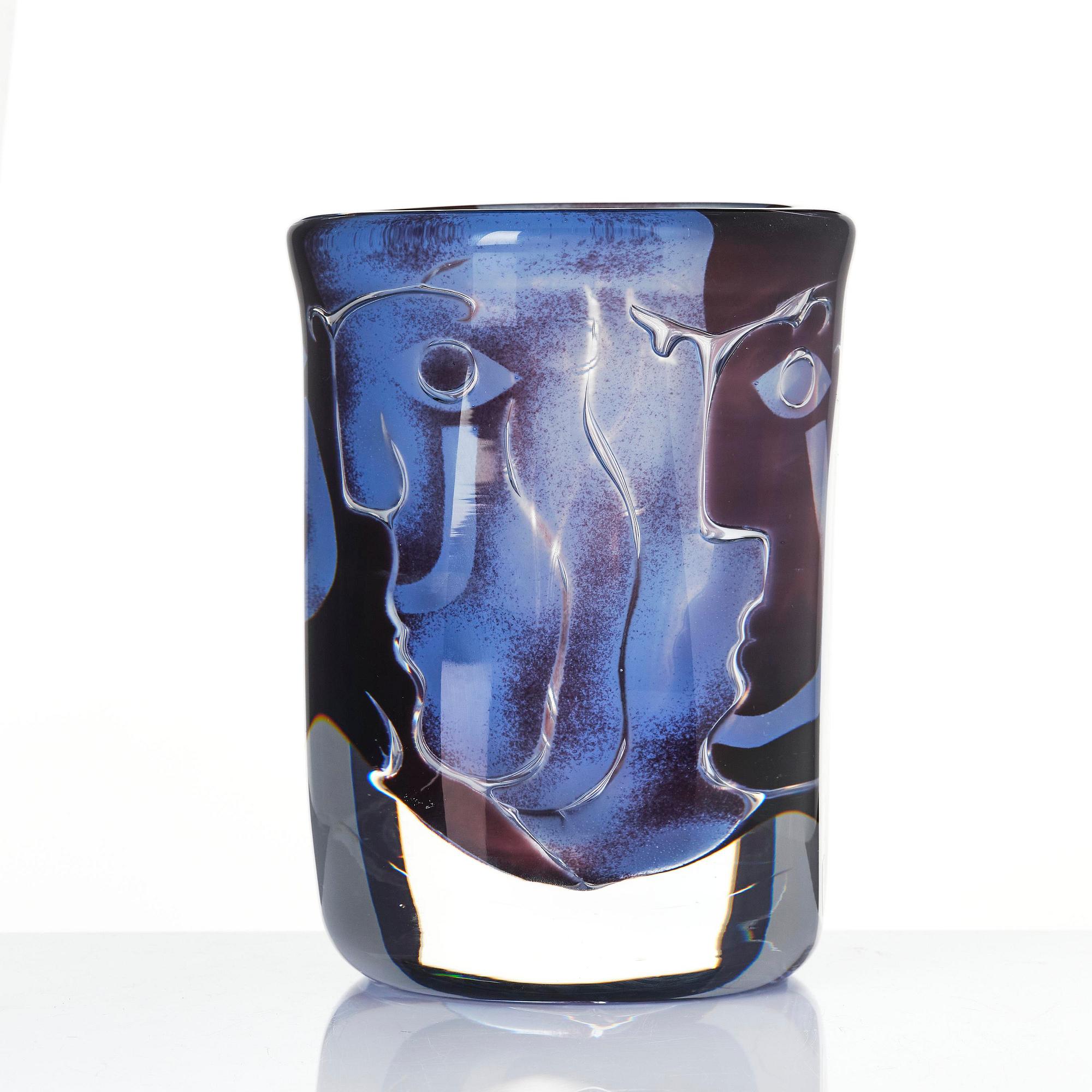 Ingeborg Lundin, an Ariel glass vase "Faces", Orrefors 1986.