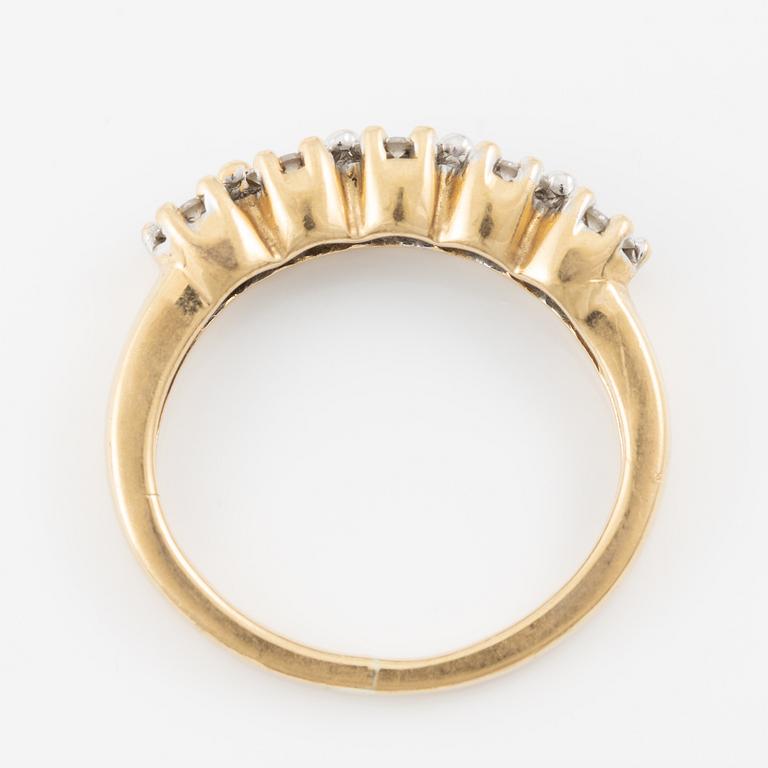 Ring in 18K gold set with small brilliant-cut diamonds.