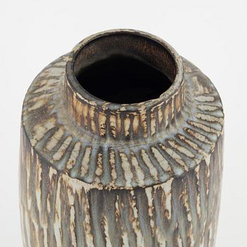 Gunnar Nylund, golvvas, "Rubus", Rörstrand.