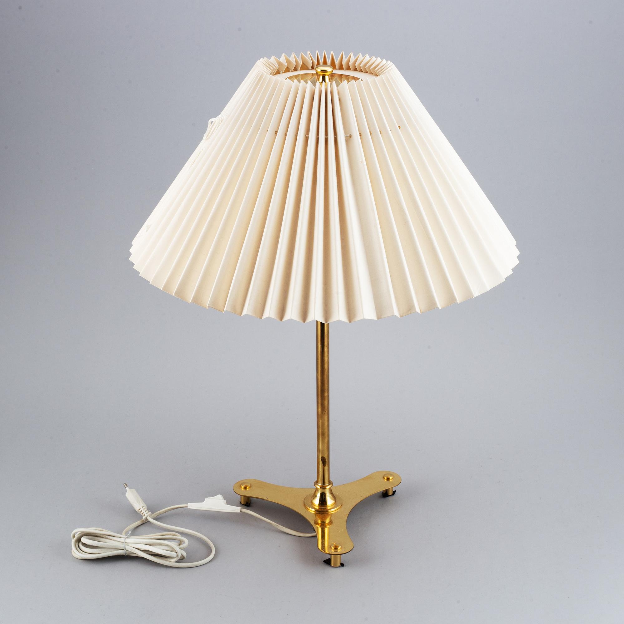 Josef Frank, bordslampa modell 2467, Firma Svenskt Tenn.