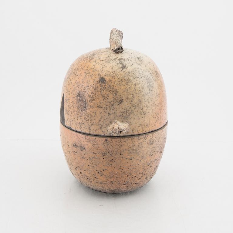 Ulf Johansson, lockask signerad stengods rakuteknik.