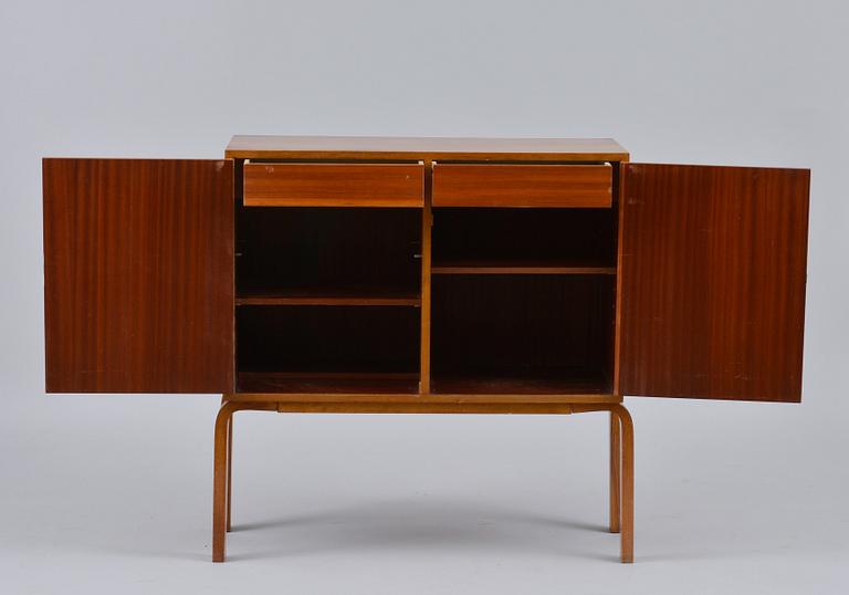 Alvar Aalto, A CABINET NO 810.