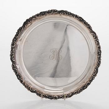 A set of two vases, a dish and a salt cellar with spoon, silver, Hämeenlinna and Helsinki 1929-52.