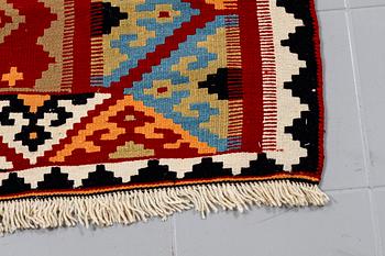 A KASHGAI KILIM, 193 x 121 cm.