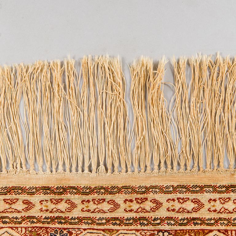 Prayer rug,  antique Gördes. C. 220 x 155 cm.